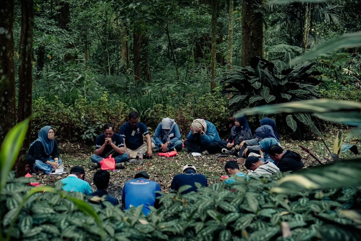 Tendik UIN Raden Mas Said Surakarta Ikuti Pengembangan Softskill melalui Forest Therapy